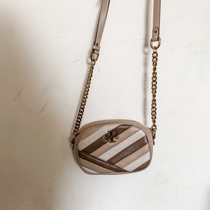 Tory Burch Kira chevron camera bag